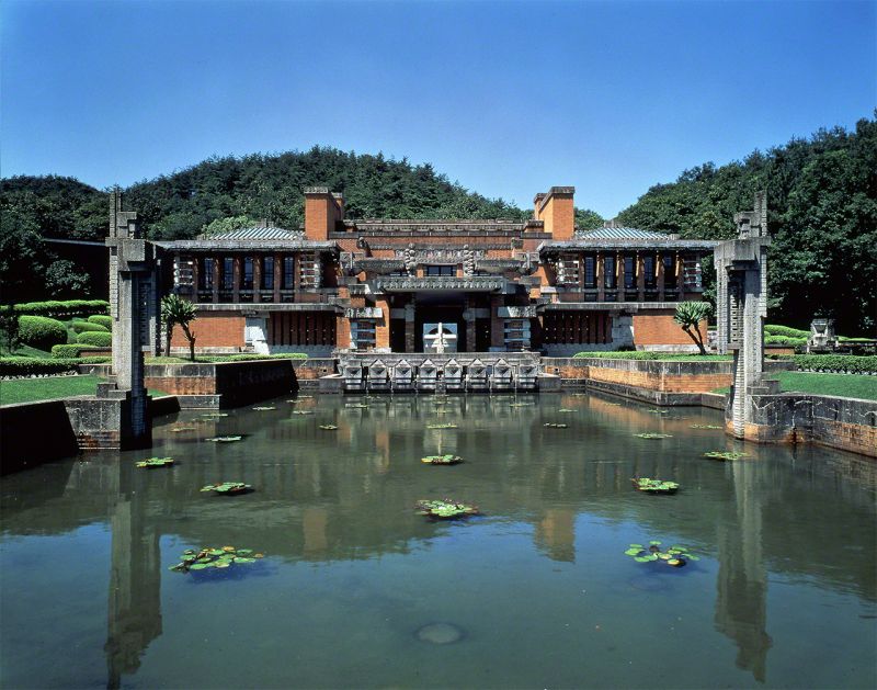 lối vào chính của khách sạn hoàng gia lối vào chính của khách sạn hoàng gia